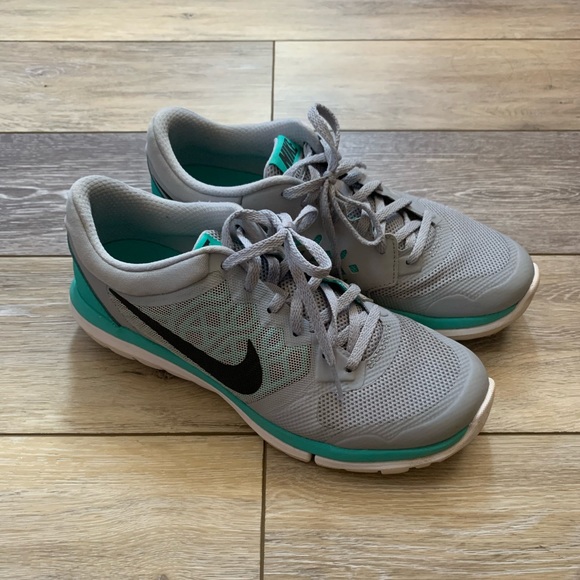 Nike Shoes - Nike Flex Fitsole Shoes